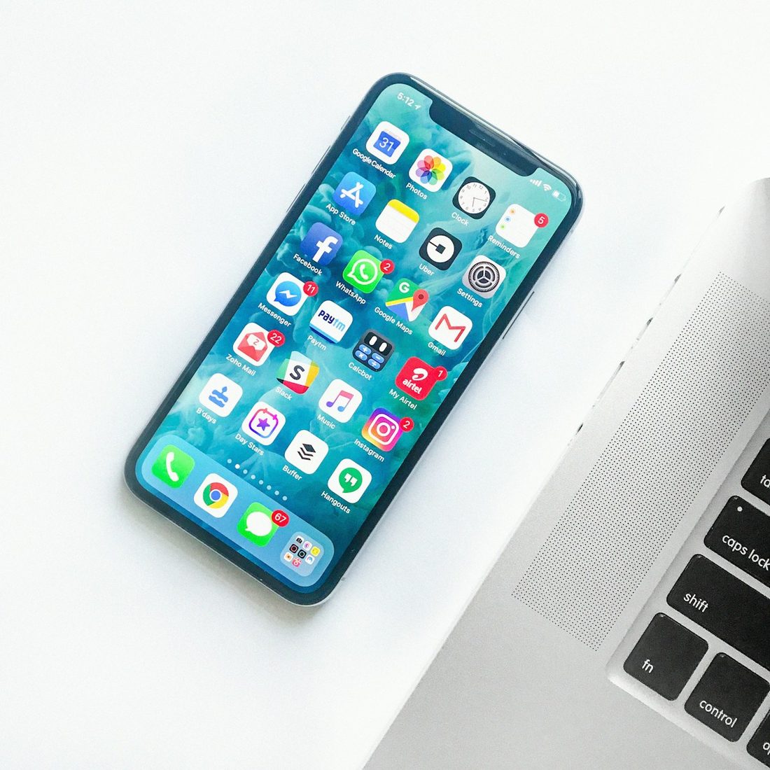 乐竞体育 APP 赛程与赛事列表界面示意